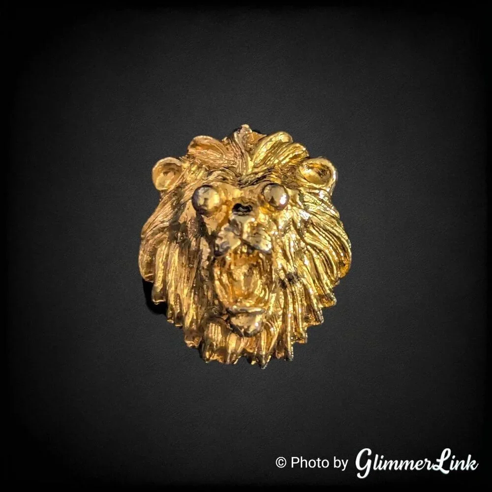 Vintage Unsigned Gold Tone Lion Head Lapel Pin / Tie Tack